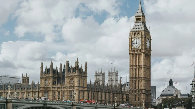 London Parliament and Big Ben on cloudy day